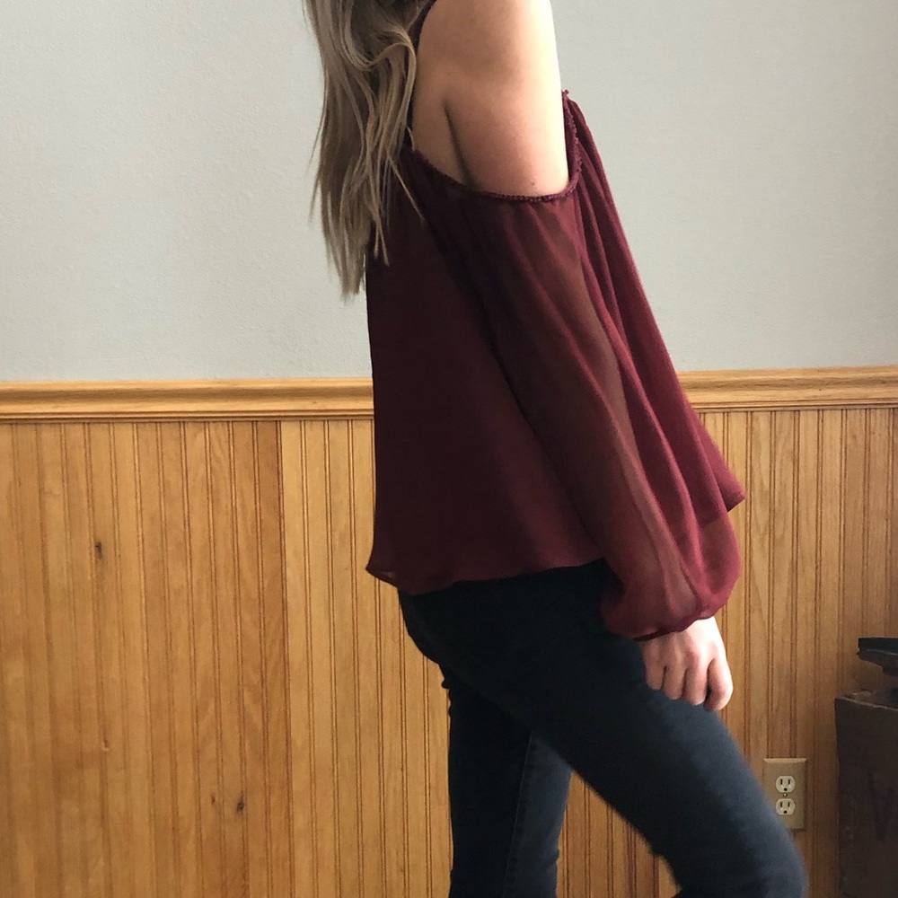 Express Sexy Off The Shoulder Top - Picture 4 of 9